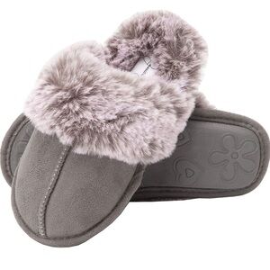 NWT Jessica Simpson Grey Slippers